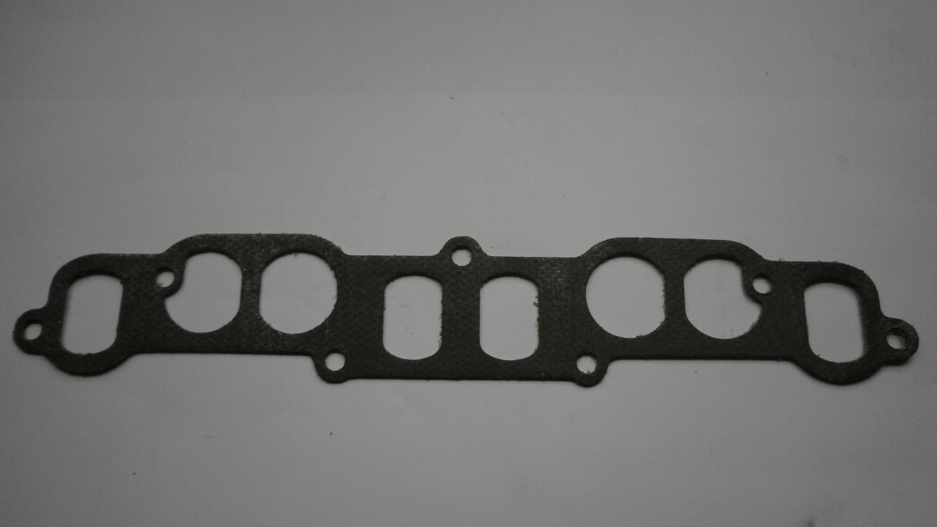 Těsnění sacího a výfukového potrubí k hlavě